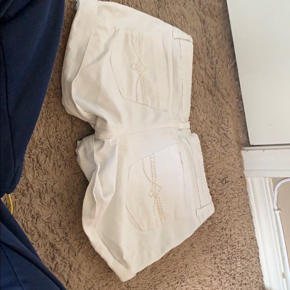 White shorts - Picture 3 of 3